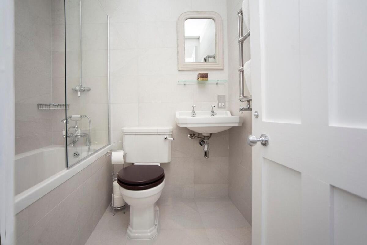 Stylish City Centre Apartment - Bath Kültér fotó